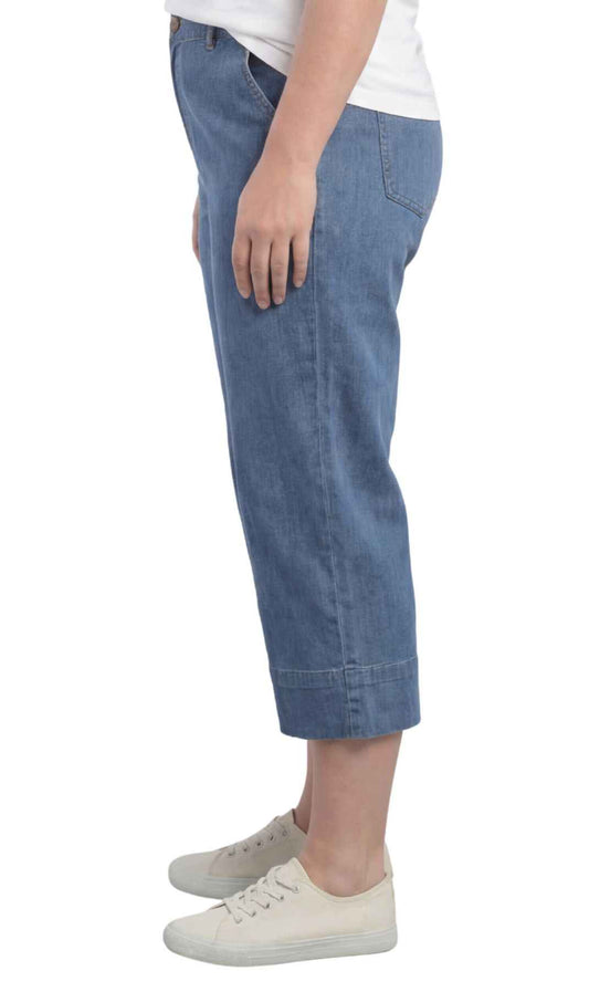 Women’s Lightweight Straight Leg Casual Denim Capri Pants in Cotton Blend Fabric