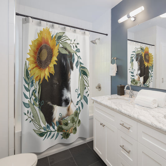 Lindo cachorro negro con sombrero de girasol Cortina de ducha