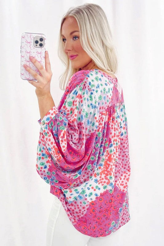 Camisa oversize con cuello en V y estampado rosa bonito para mujer