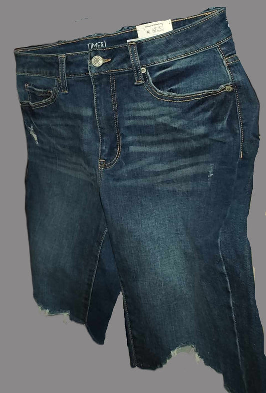 Bermudas vaqueras con lavado oscuro y bordes sin rematar de Time and Tru para mujer