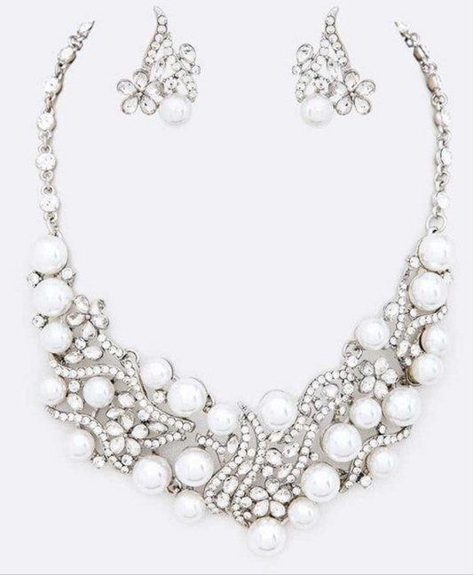Conjunto de collar y pendientes con declaración formal de perlas de cristal