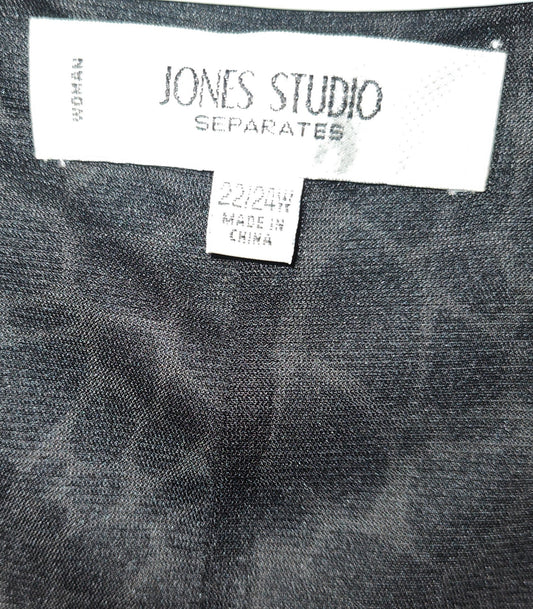 Jones Studio Black and White Sleeveless Shirt - size 22/24W