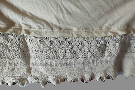 Merona Cream Sleeveless Blouse with Wide Lace Hem - size XL