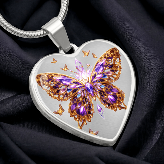 Collar con forma de corazón de mariposa de cristal morado