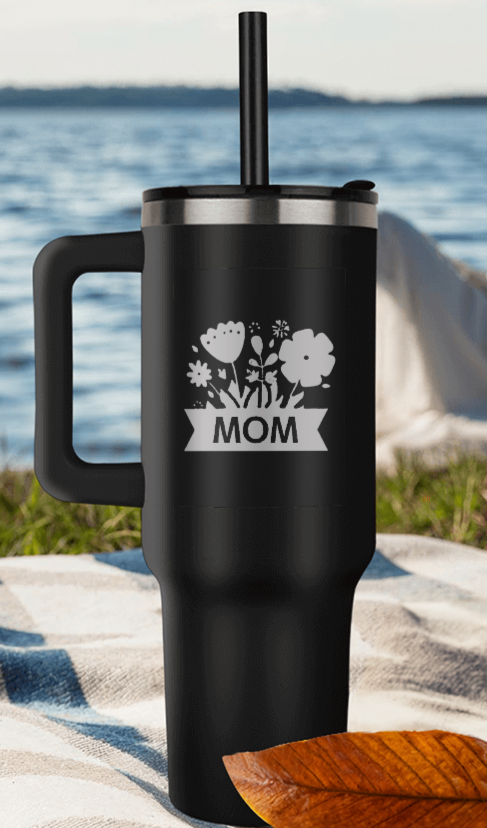 Vaso Pinnacle de 40 oz con grabado de mamá con flores