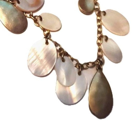 Collar de conchas blancas