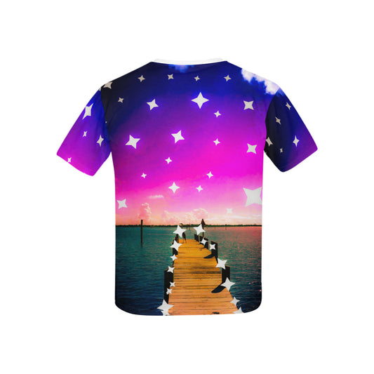 Camiseta infantil con estampado de muelle estrellado degradado (fabricada en EE. UU.)