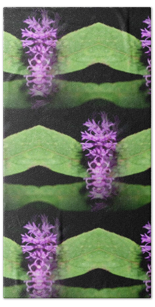 Repeating Floral Pattern - Bath Towel