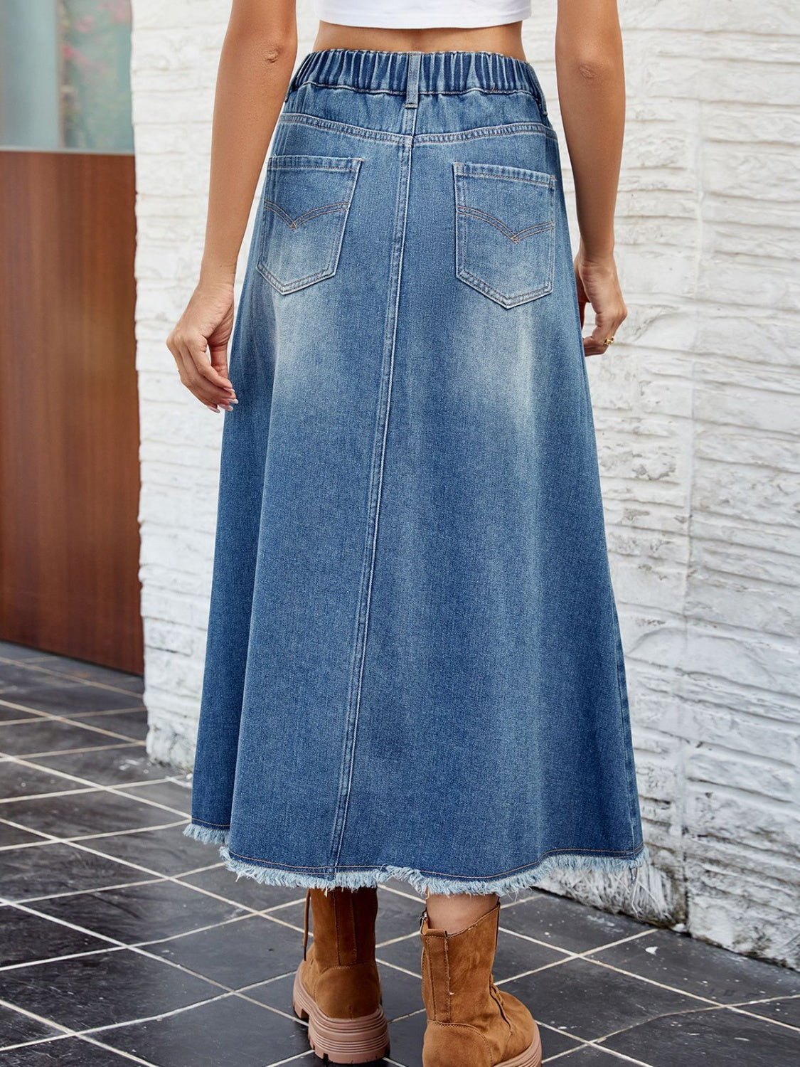 Women's Raw Hem Buttoned Midi Denim Skirt with Pockets