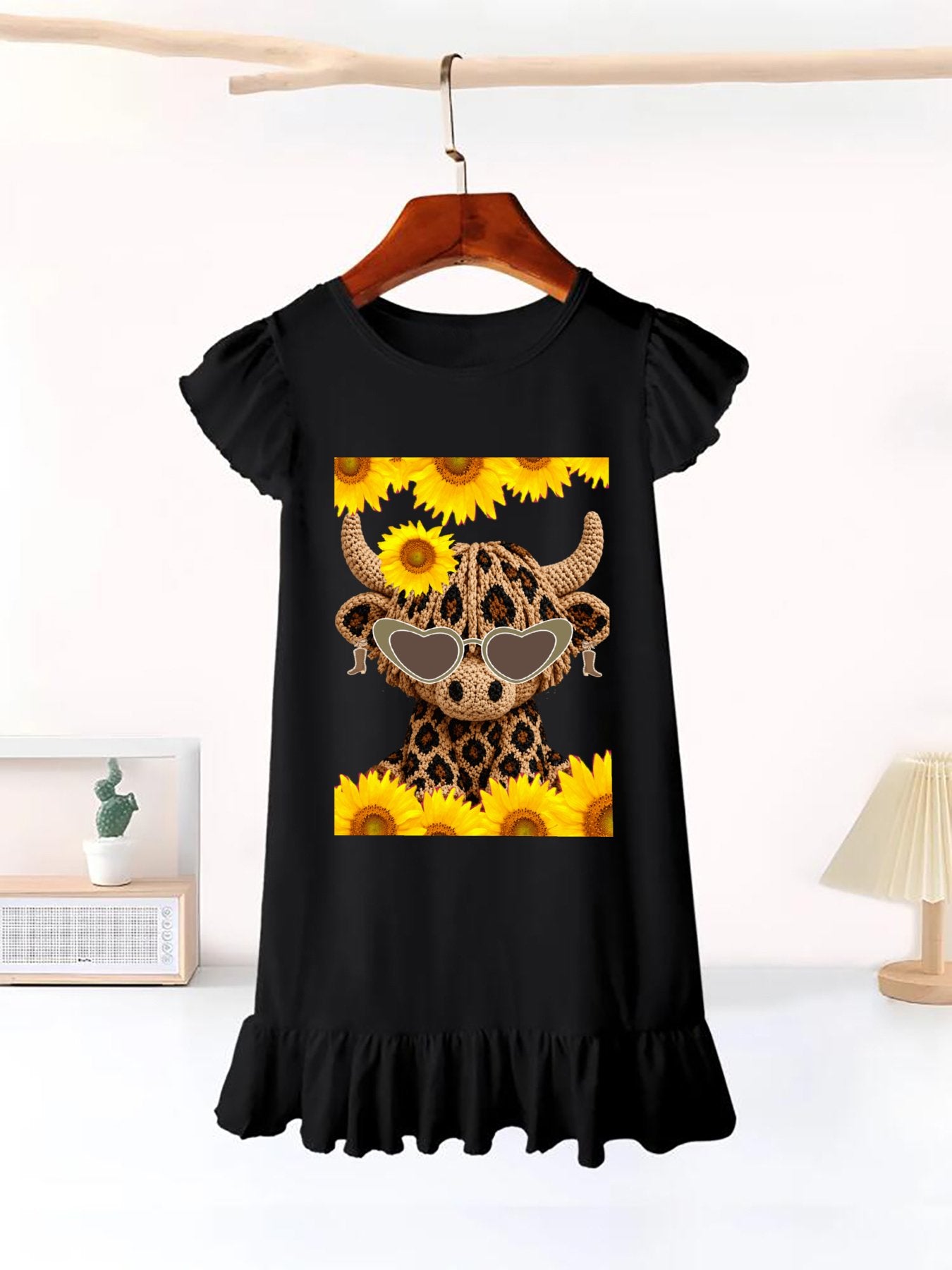 Yarn Highland Calf with Sunglasses Flutter Sleeve Dress for Girls (Front Printing)