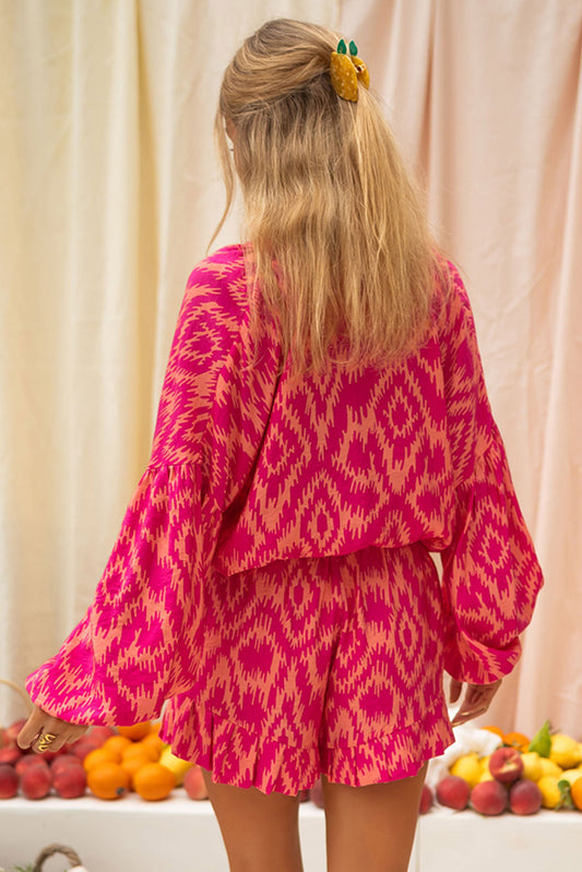 Conjunto de top y pantalones cortos con volantes con estampado geométrico azteca de Rose Western