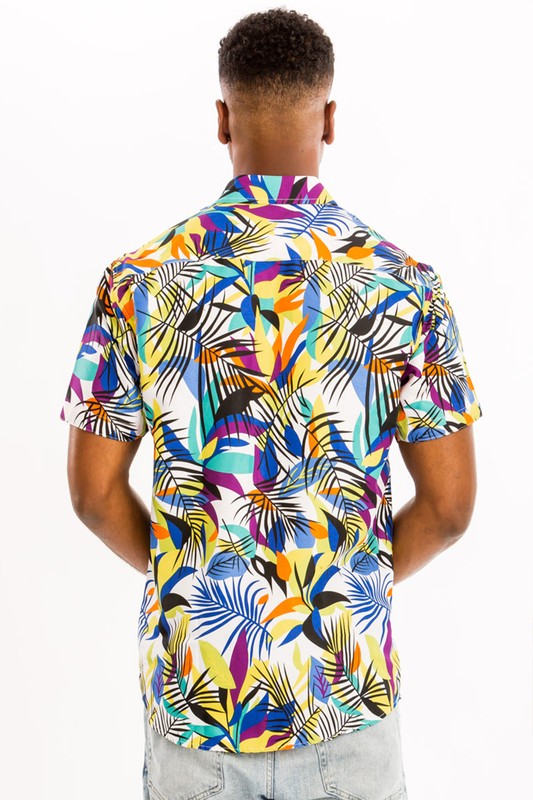 Camisa hawaiana con estampado de hojas de palma de colores para hombre