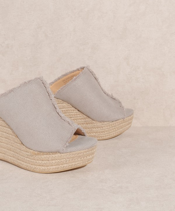 Sandalias con cuña y plataforma de lino desgastado Bliss de Oasis Society