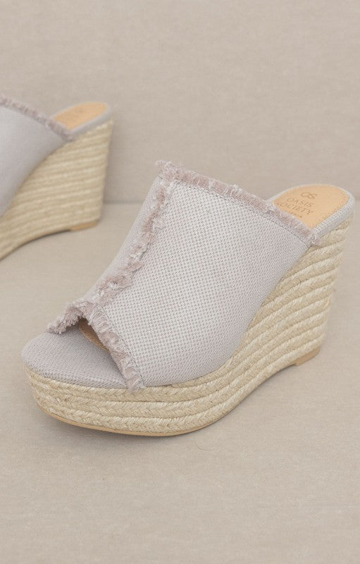 Sandalias con cuña y plataforma de lino desgastado Bliss de Oasis Society