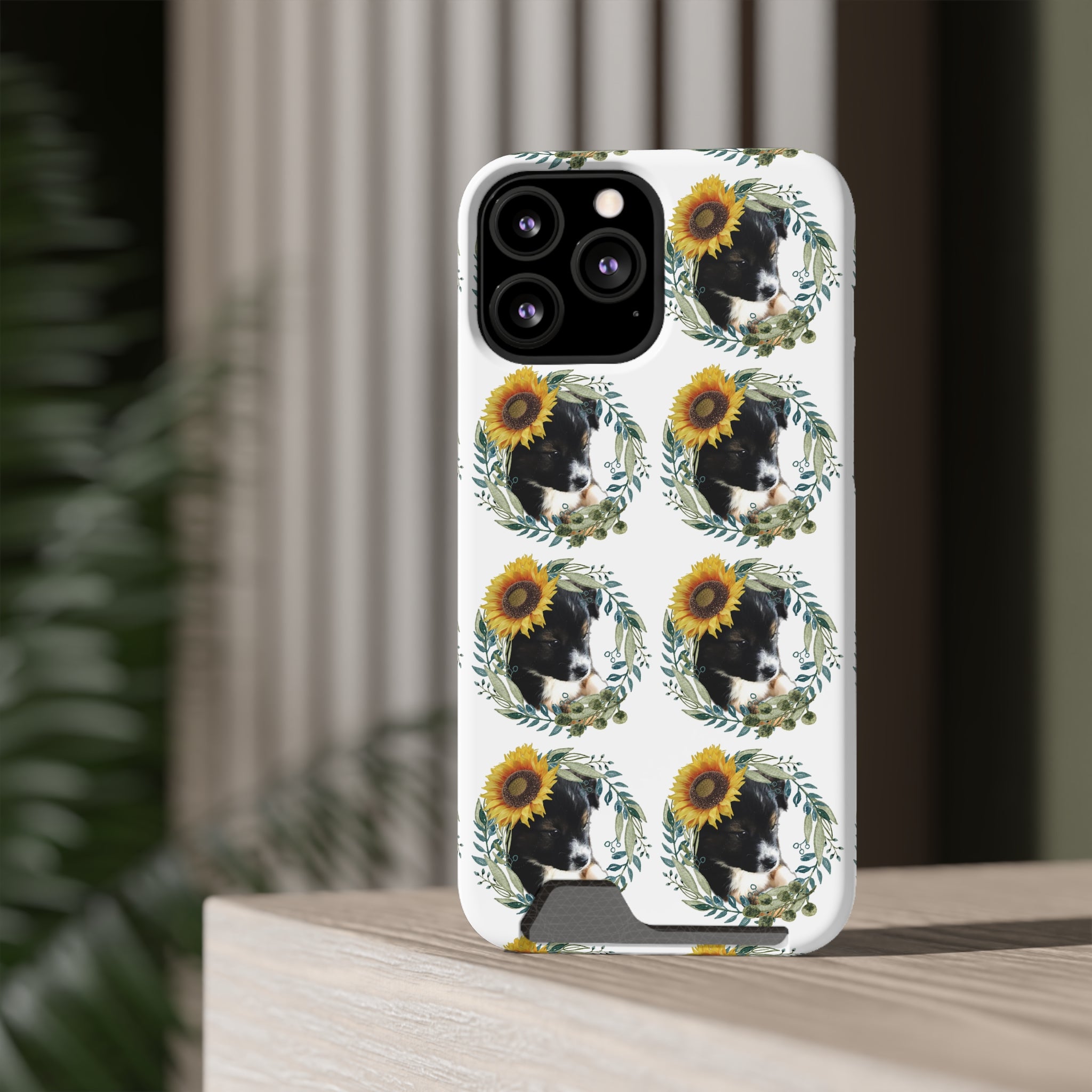 Lindo cachorro negro con funda para teléfono con girasoles y tarjetero