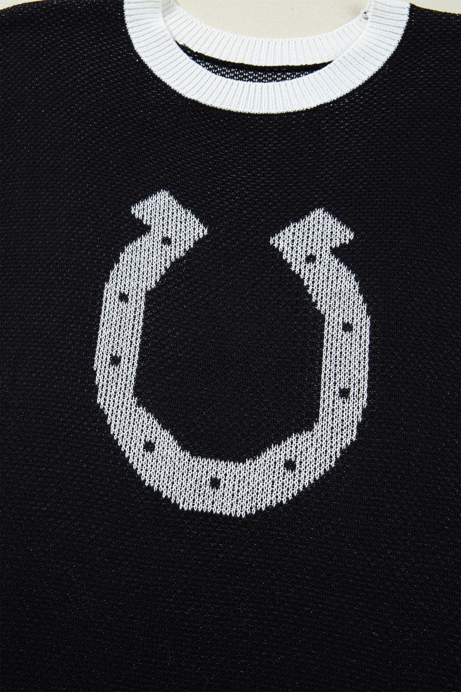 Black Horse Shoe Pattern Contrast Trim Short Sleeve Sweater