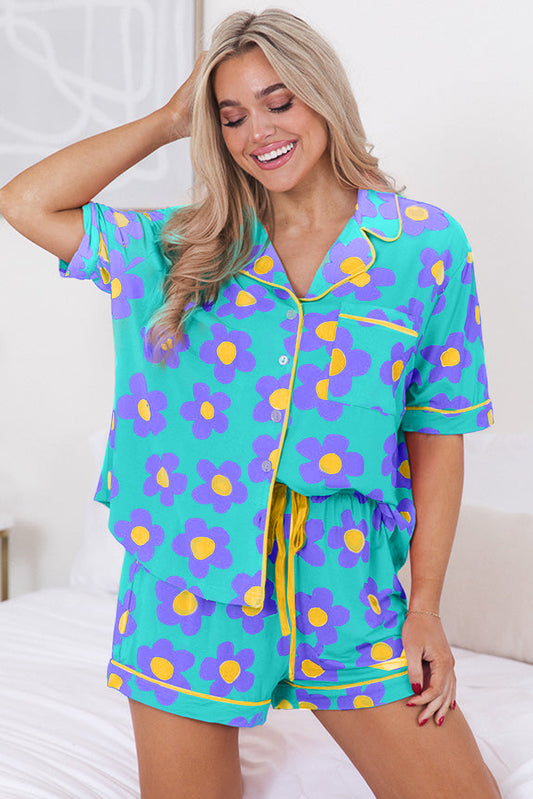 Conjunto de pijama de camisa de manga corta con estampado de flores verdes