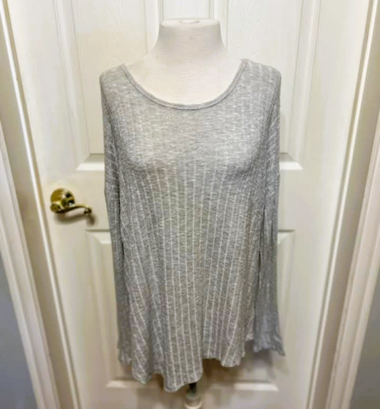 Top de punto Bobeau de manga larga con dobladillo asimétrico en gris claro - Talla XL