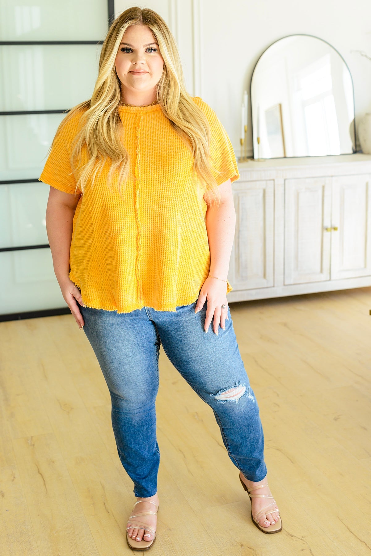 Hi-waisted Dandelion Embroidery Skinny Jeans