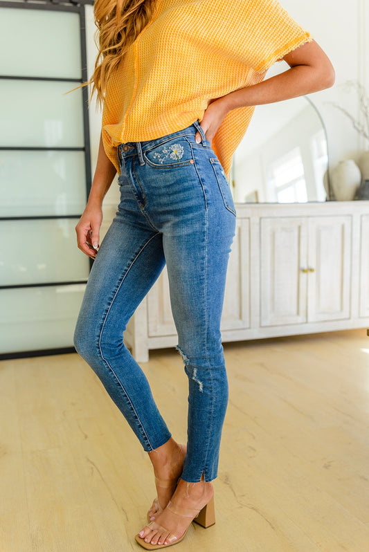 Hi-waisted Dandelion Embroidery Skinny Jeans