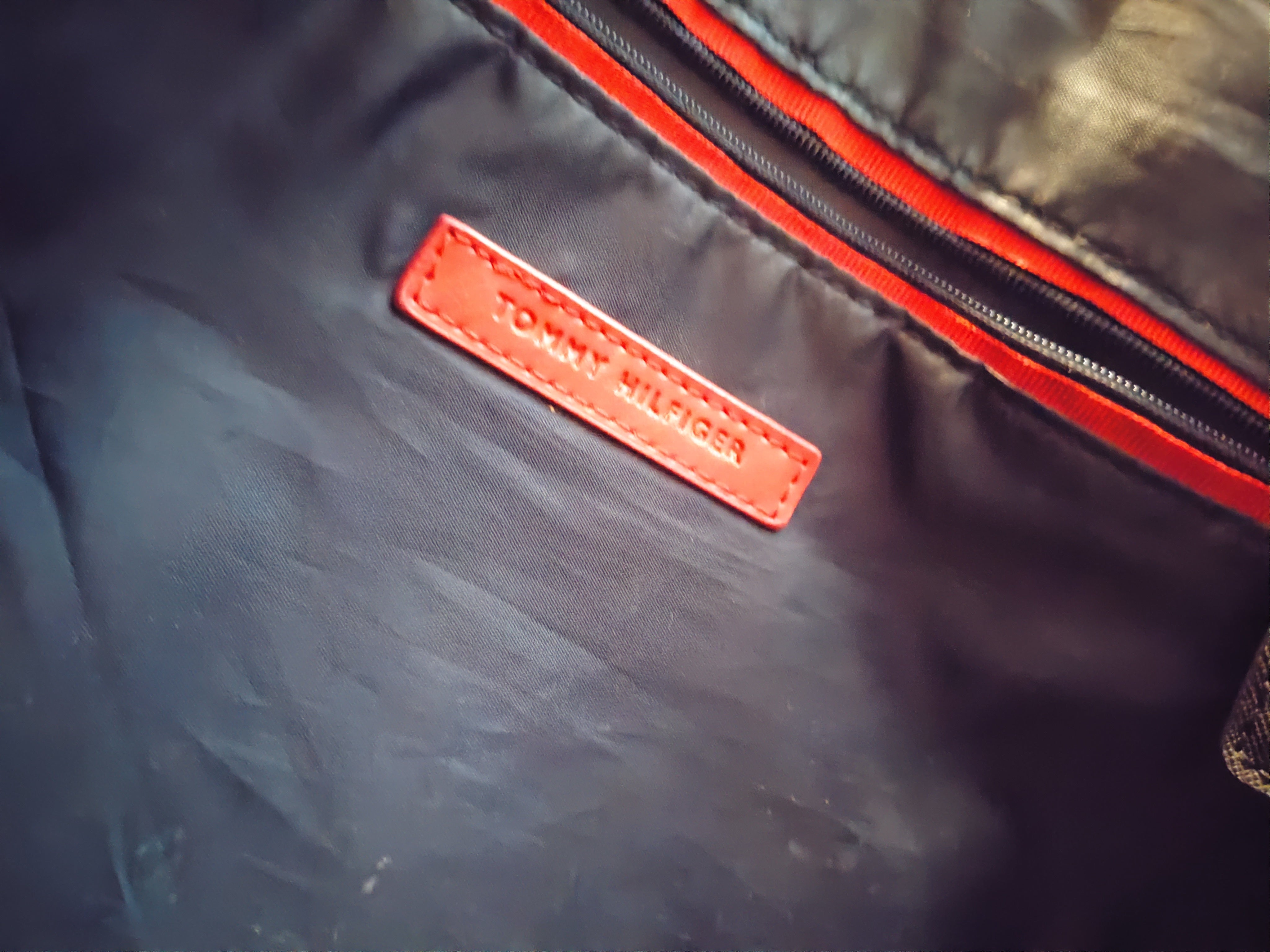 Bolso de hombro negro Tommy Hilfiger de segunda mano (recogida gratuita en Manchester, KY)