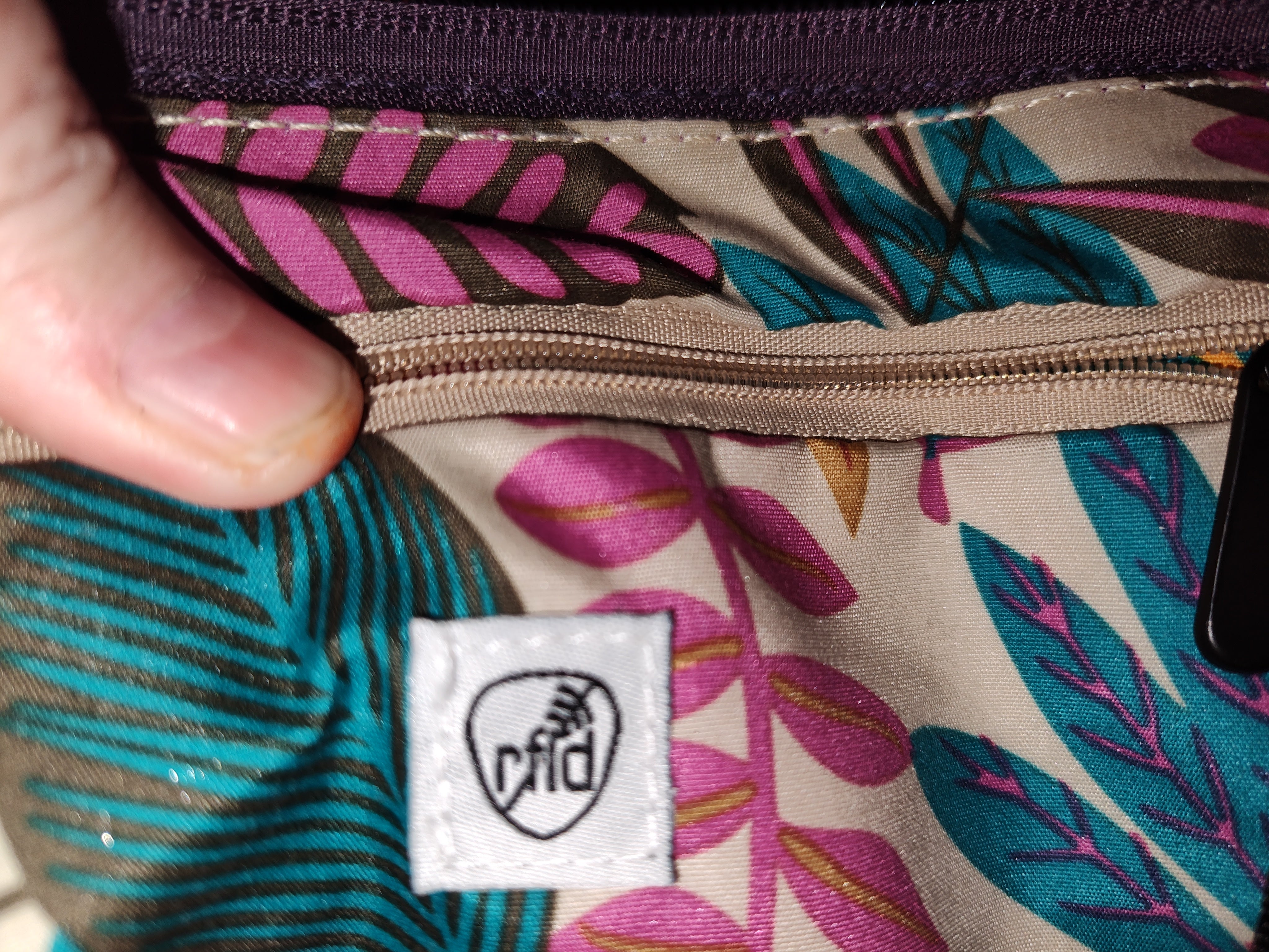 Women's Travelon Lavender Crossbody Bag - pre-owned