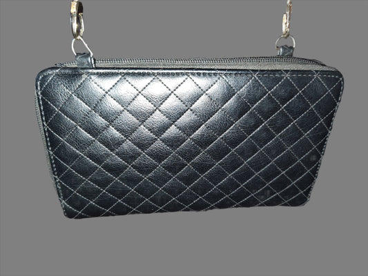 Small Black Quilted Crossbody Purse - preowned
