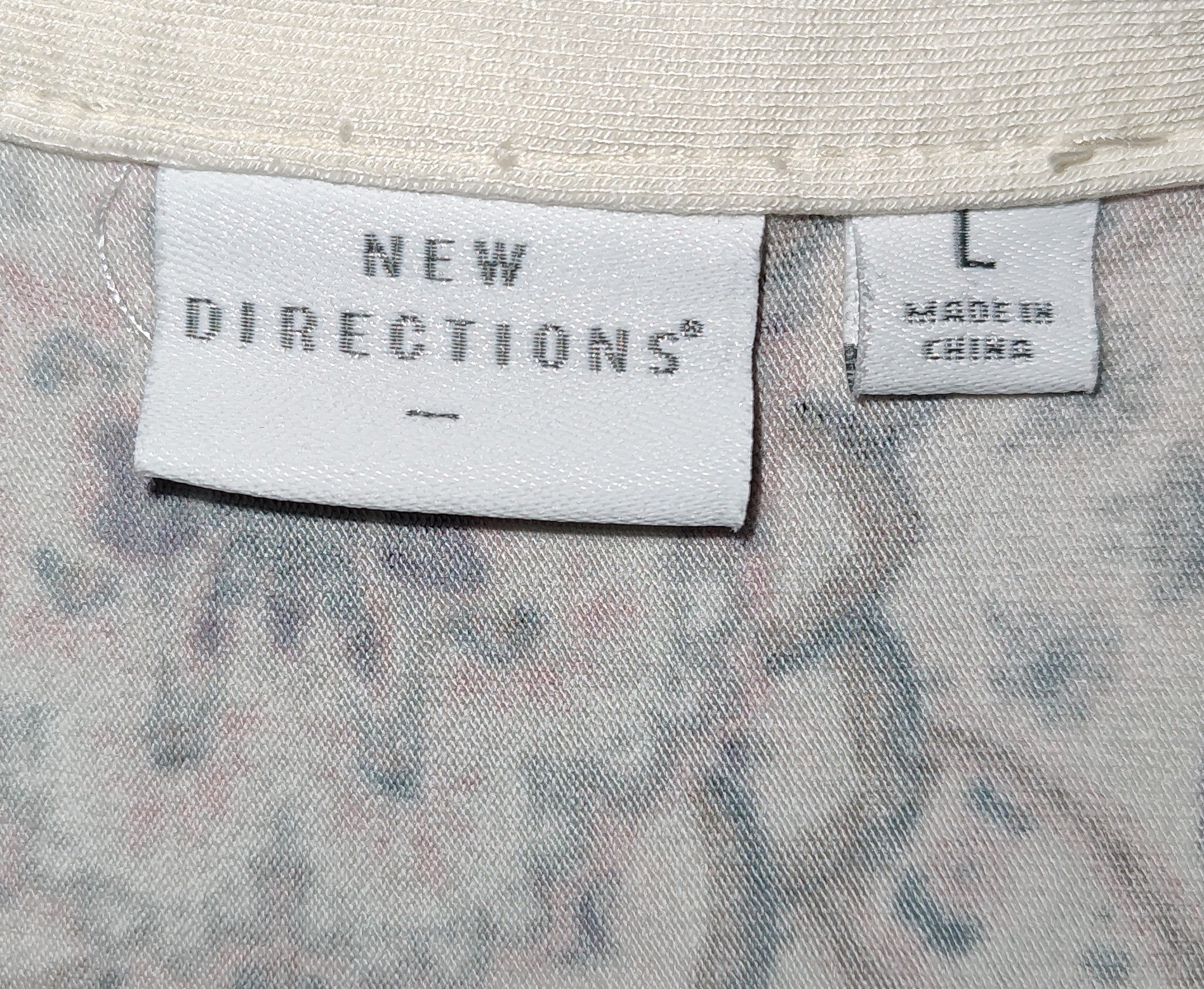 New Directions V-neck Button Blouse - size L