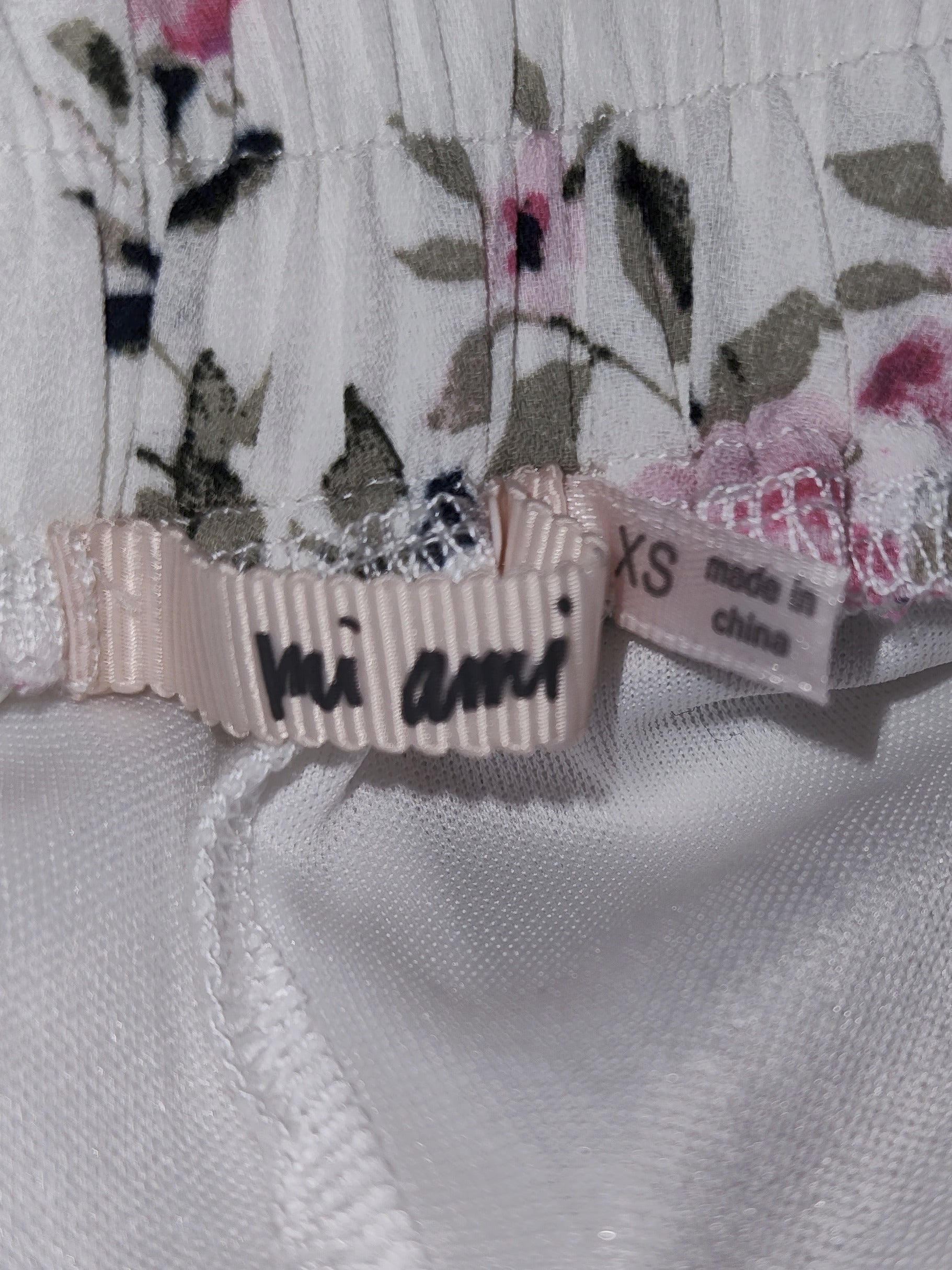 Mi Ami White Floral Short Skirt with Ruffle - size XS