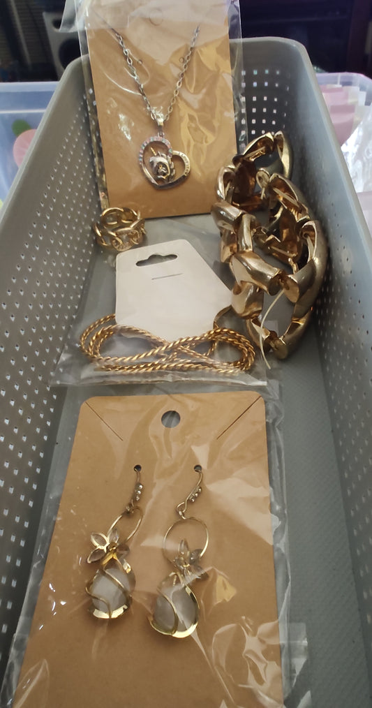 Lot of 5 Gold Plated Costume Jewelry Pieces