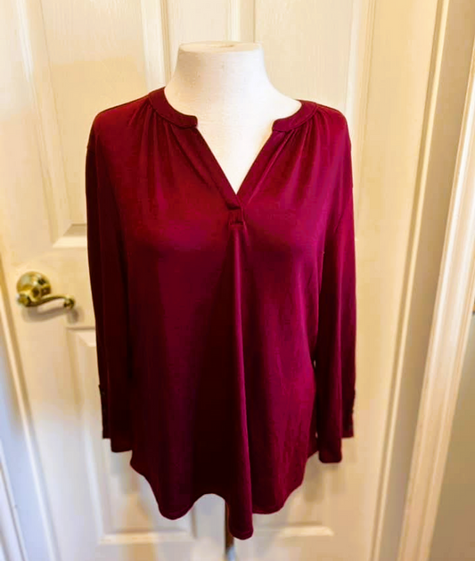 Blusa de Liz Claiborne con cuello redondo dividido y mangas 3/4 en color burdeos - Talla XL
