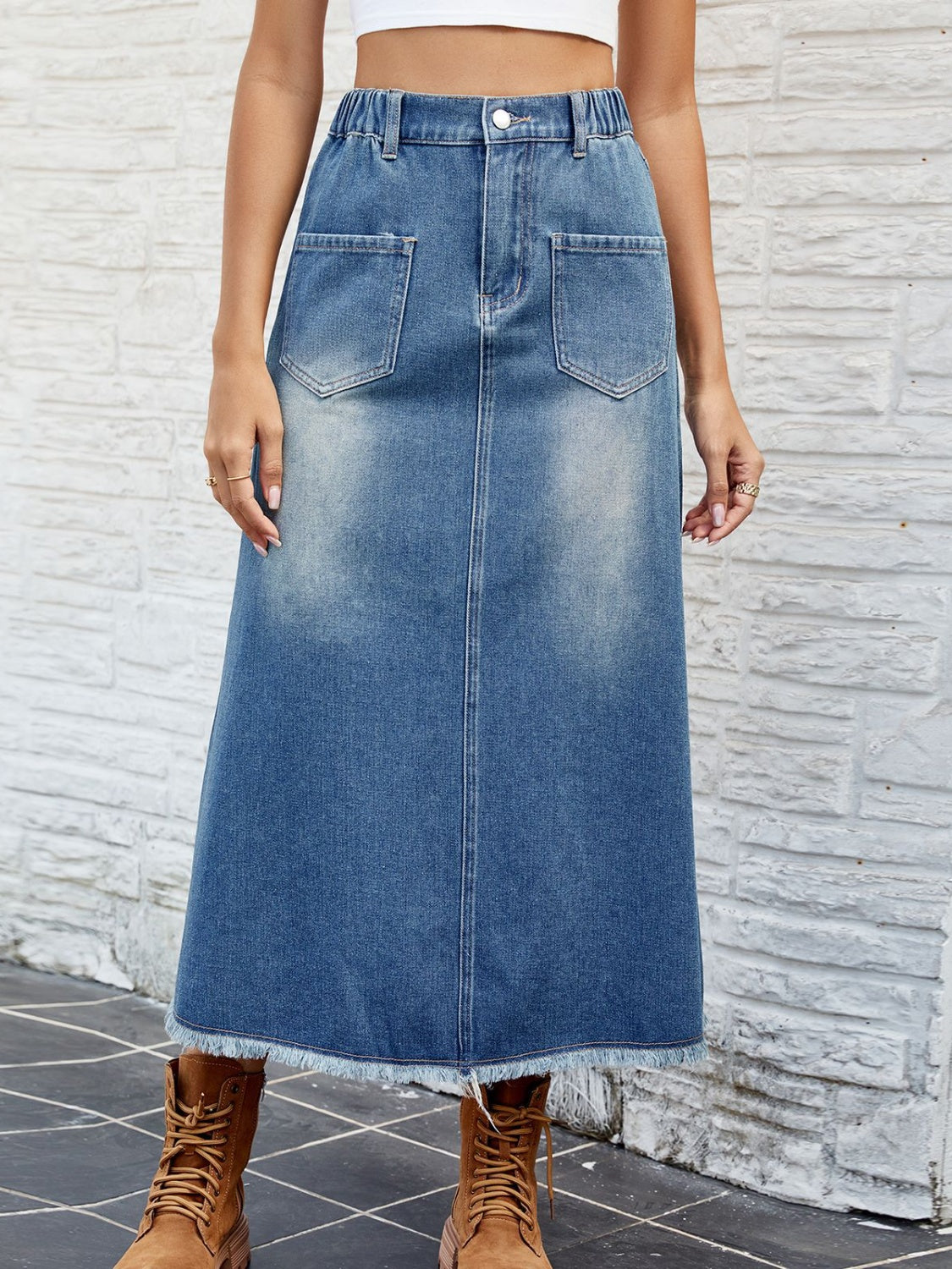 Women's Raw Hem Buttoned Midi Denim Skirt with Pockets