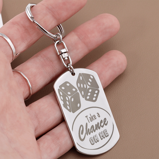 Llavero con placa de identificación grabada "Arriésgate conmigo"