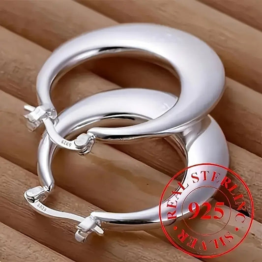 Circle Earrings, Simple And Grand, Outline Elegant Contours With Smooth Lines, Featuring A Soft Luster That Adds A Touch Of Sophistication To Your Outfit.