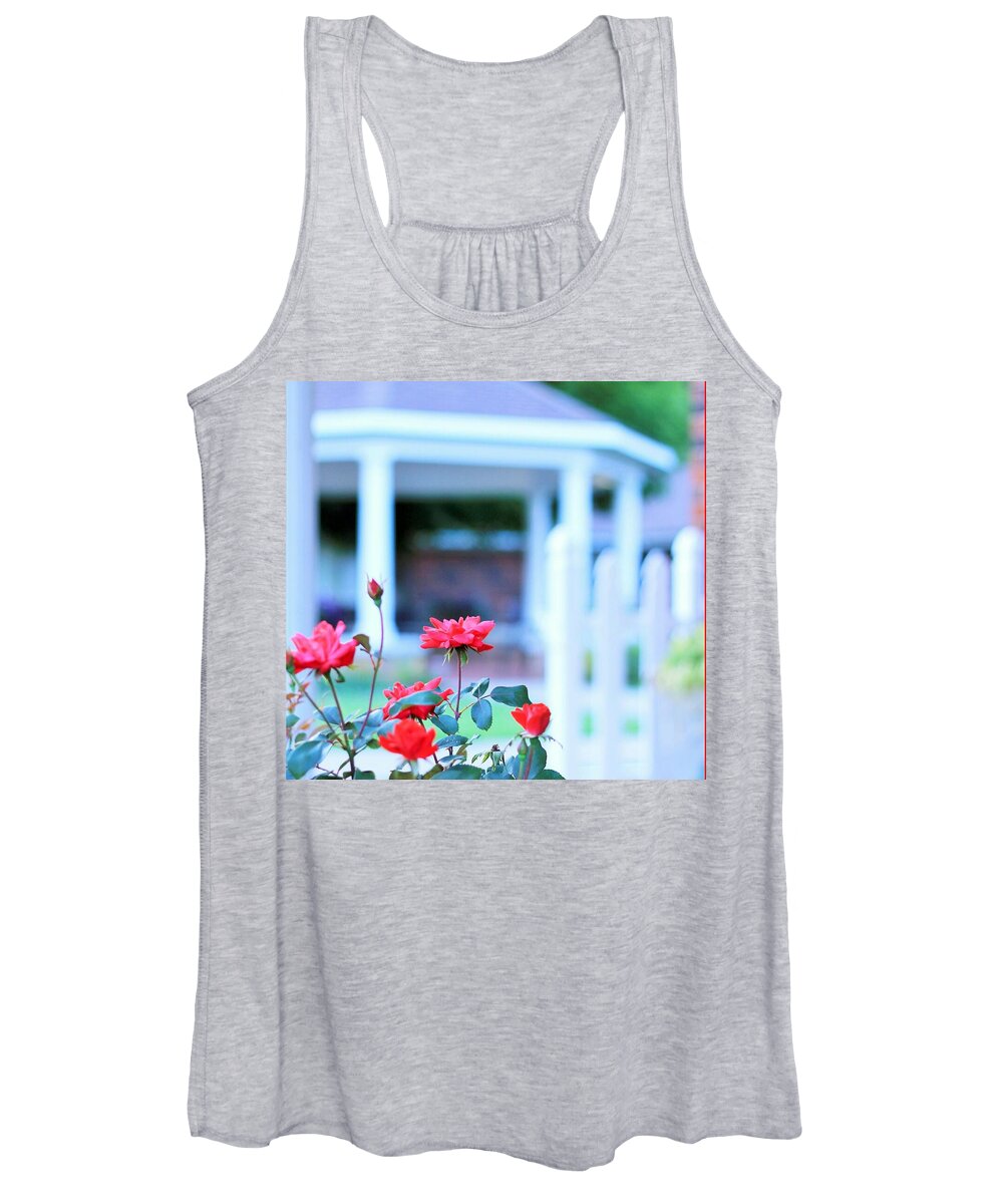 Red Flowers in Bloom Women's Tank Top