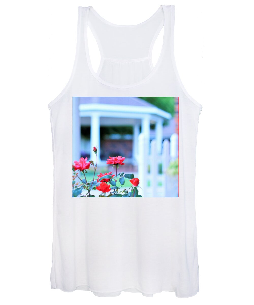 Red Flowers in Bloom Women's Tank Top