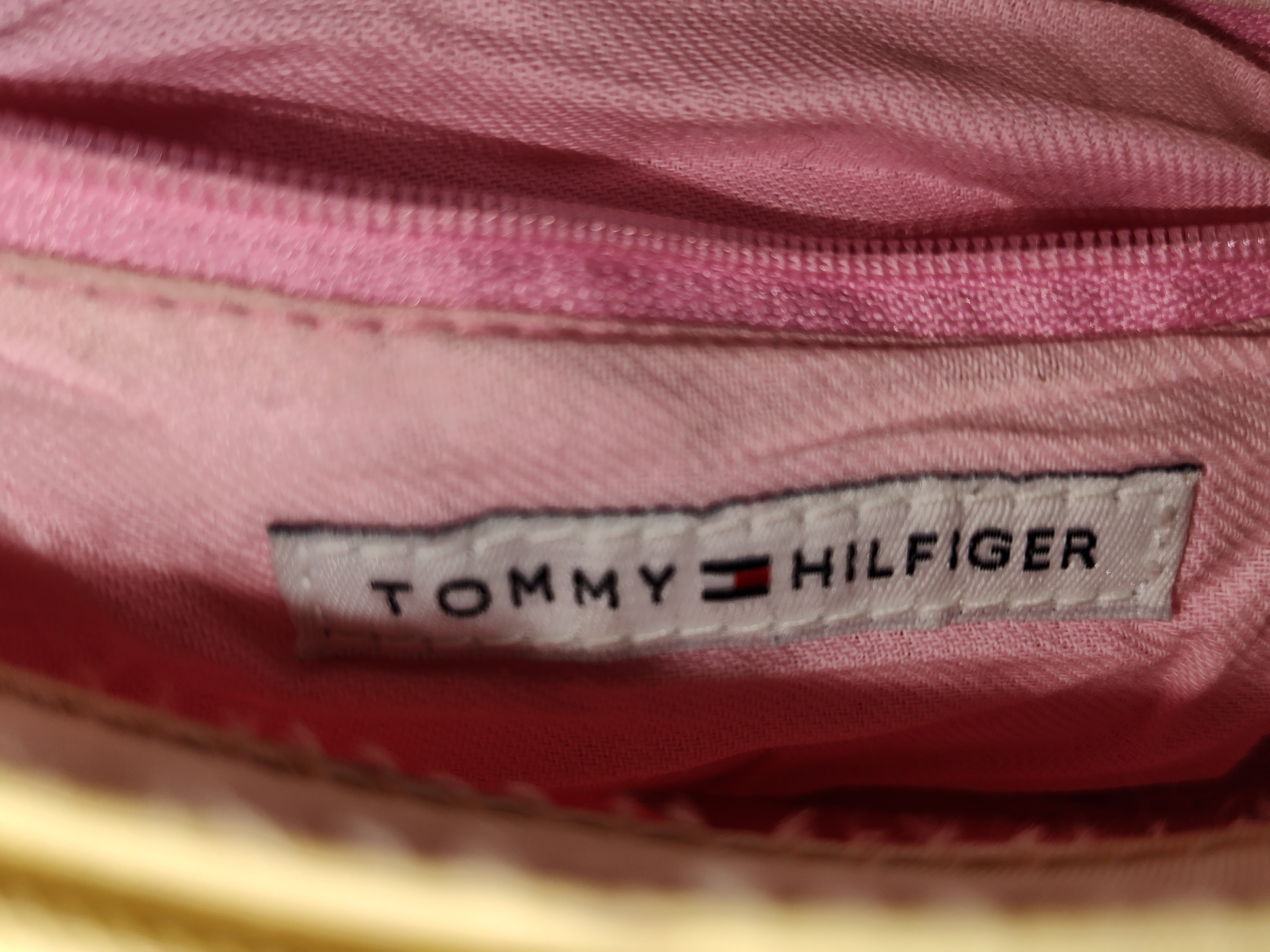 Bolso de hombro en tonos pastel Tommy Hilfiger de segunda mano