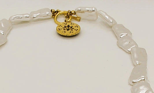 Collar de roca blanca