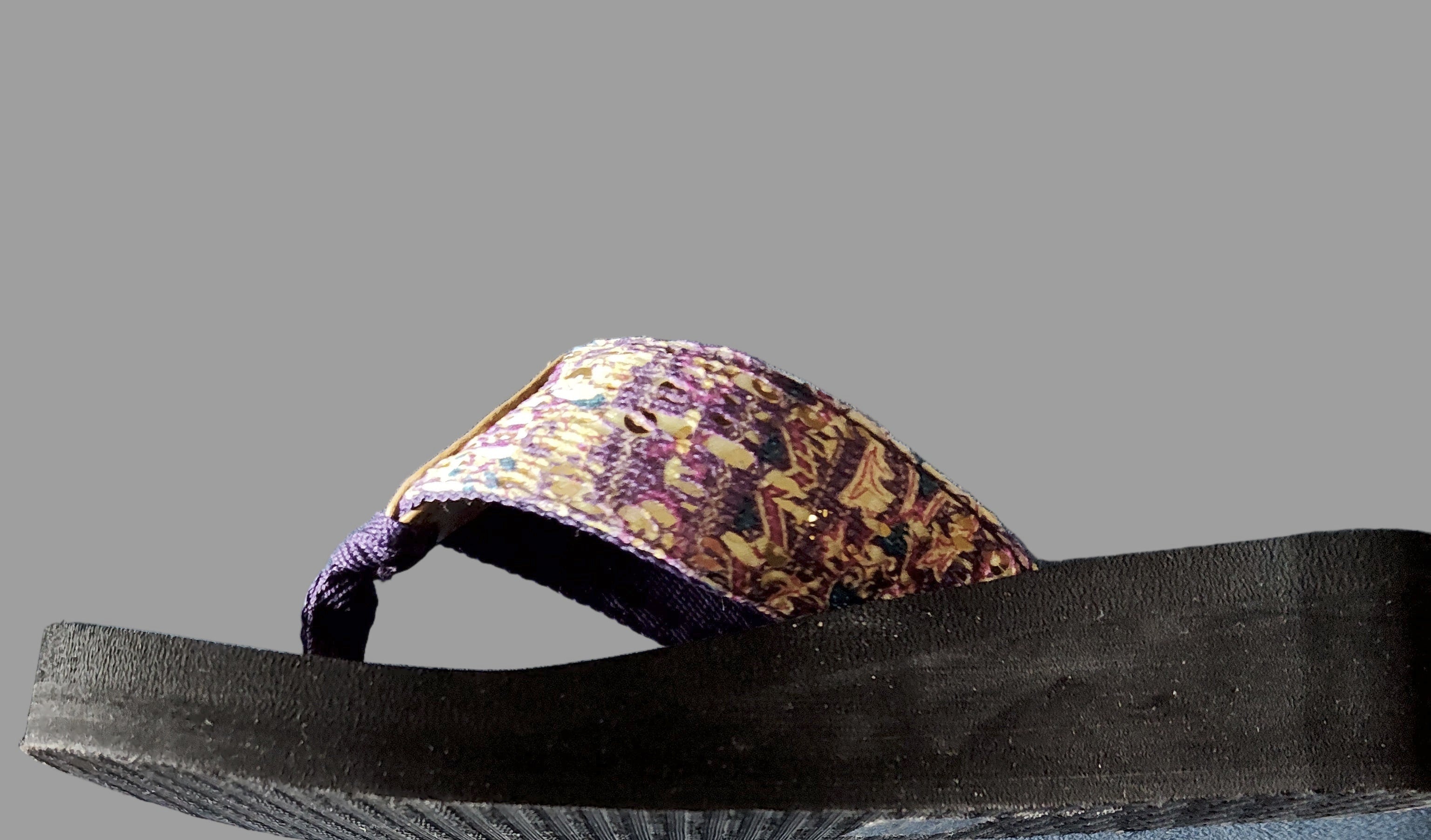 Yellowbox Glittery Flip Flops with Box- size 7