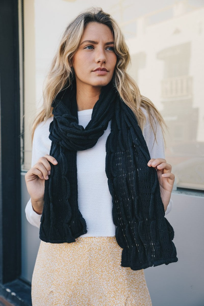 Scallop Ruffle Knit Scarf