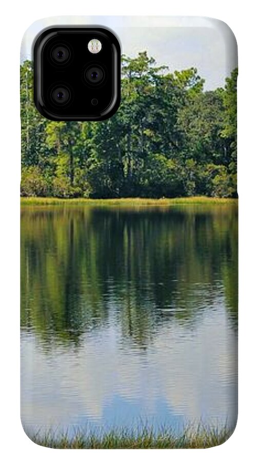 Serene Horse Shoe South Lake in Chuluota Florida - Phone Case