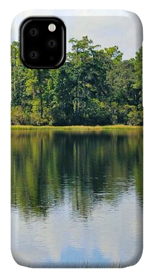 Serene Horse Shoe South Lake in Chuluota Florida - Phone Case