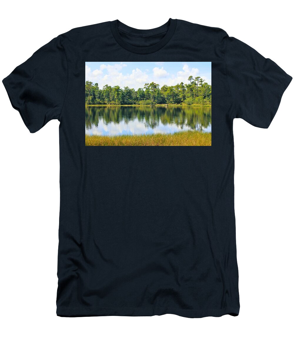 Serene Horse Shoe South Lake in Chuluota Florida - T-Shirt