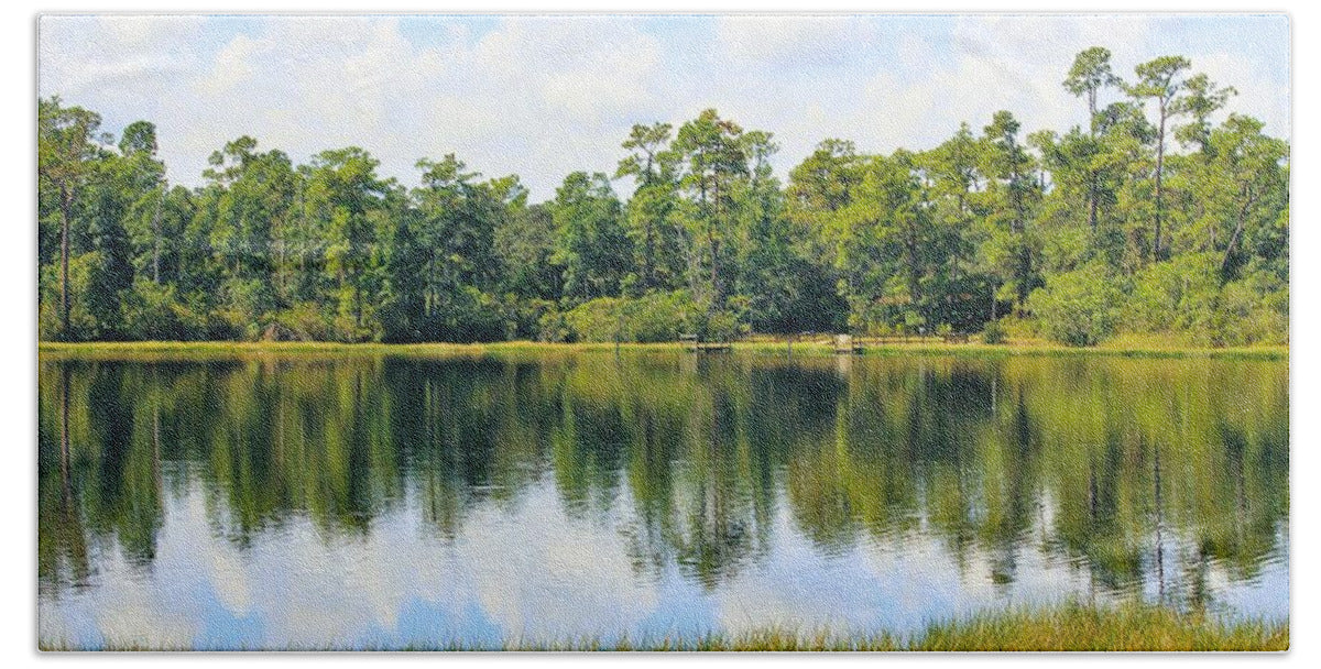Serene Horse Shoe South Lake in Chuluota Florida - Bath Towel